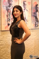 Shruti Haasan at Srimanthudu Movie Thank You Meet